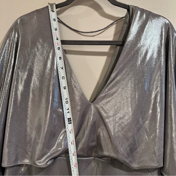 Halston Heritage Short Metallic Silver A-line Cape Sleeve V-Neck Dress Size10 NW - Picture 10 of 16